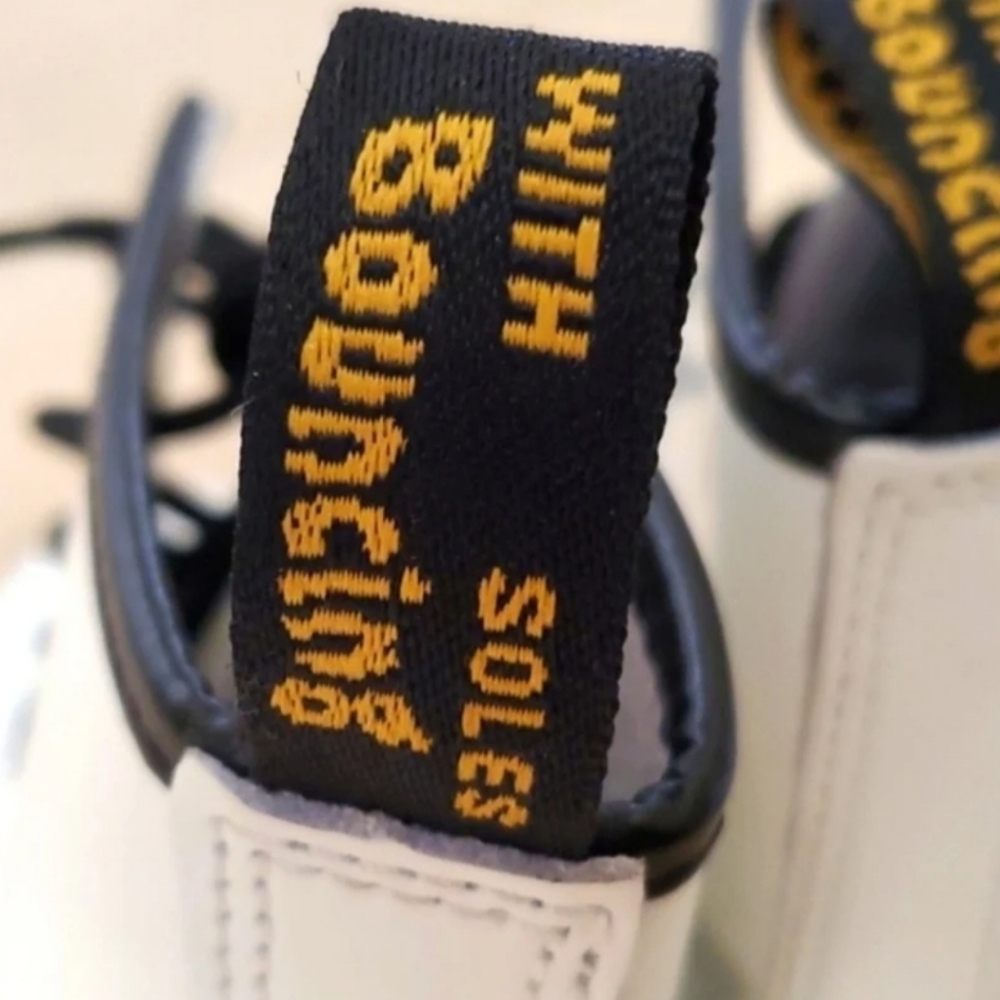 NWT Dr. Martens 1460 Women's White Smooth Leather Lace Up Combat Boots Size 7 38 - Picture 8 of 11